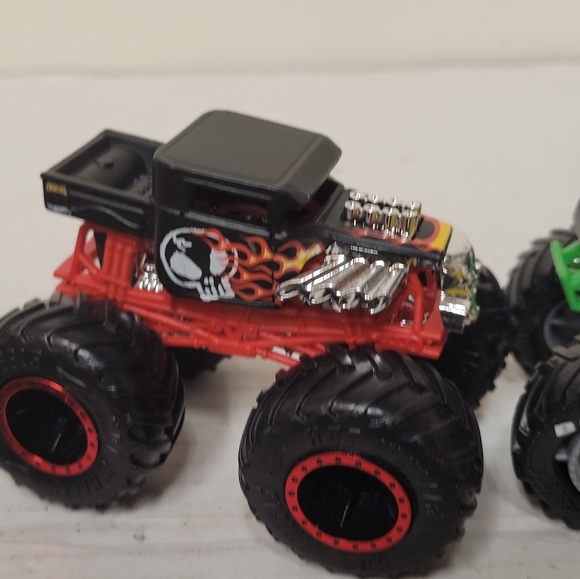 Lot of 6 Monster Jam trucks - Picture 6 of 6